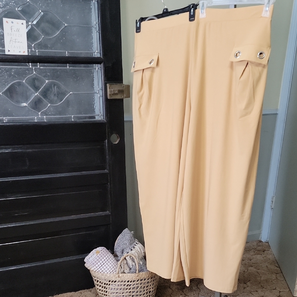 Wynne Layers Yellow Wide-Leg Pants With Cargo Side Pockets Woman Size 3X